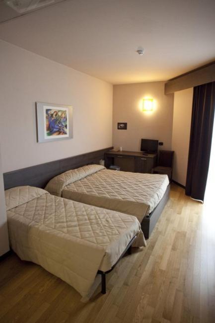 Eq Hotel Travagliato Bilik gambar