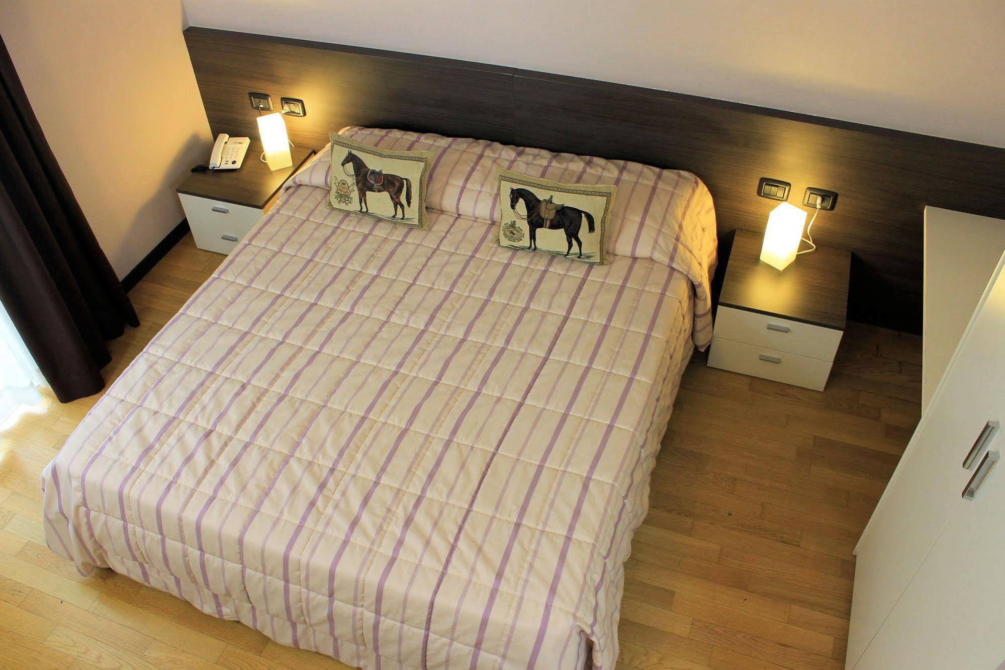 Eq Hotel Travagliato Luaran gambar